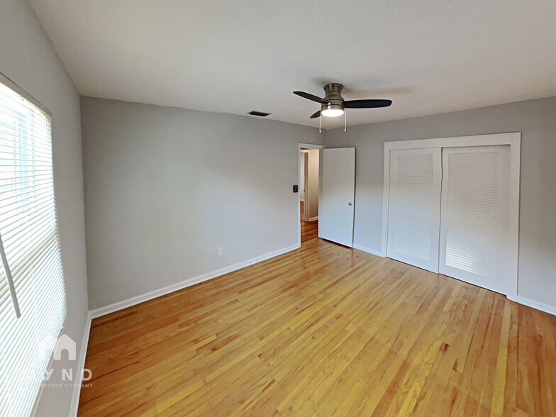 Building Photo - 809 Woodside Ave