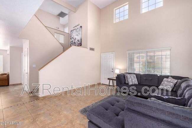 Building Photo - 3618 N Santiago Cir