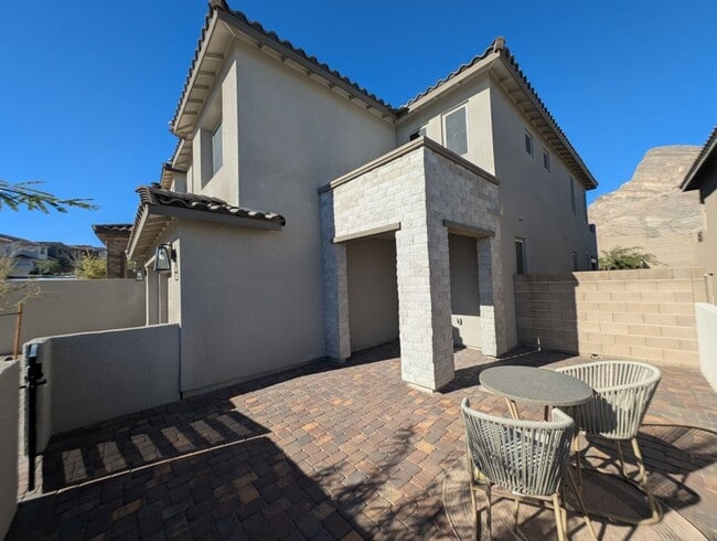 Building Photo - 11816 River Hawk Ave