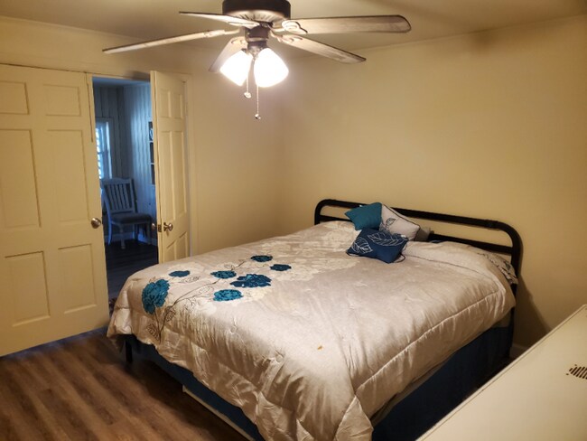 Building Photo - 53 Benton St