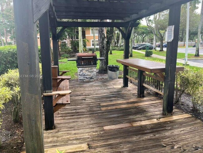 Building Photo - 8977 Wiles Rd