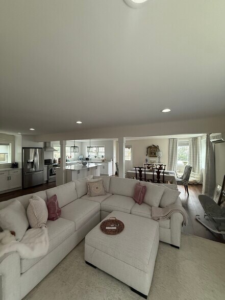 Gorgeous open floor plan - 5 Crescent Dr
