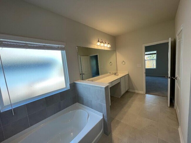Building Photo - 256 Crystal Brook Dr