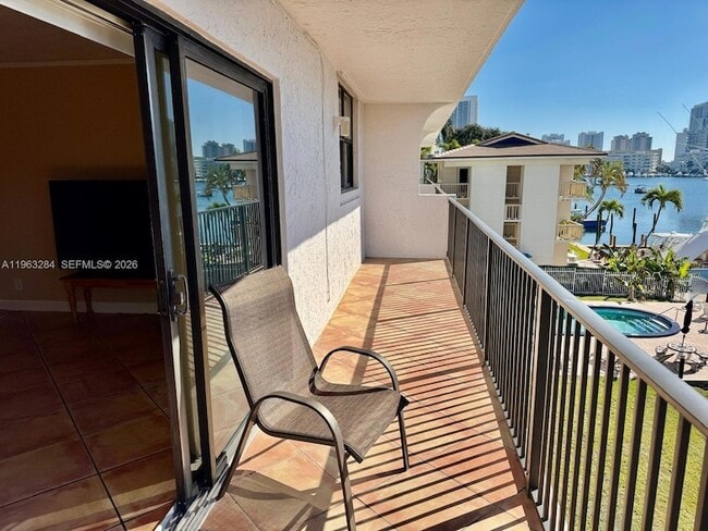 Building Photo - 1900 Diana Dr