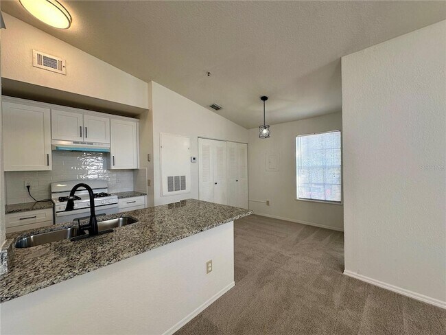 Building Photo - 1612 Columbia Arms Cir