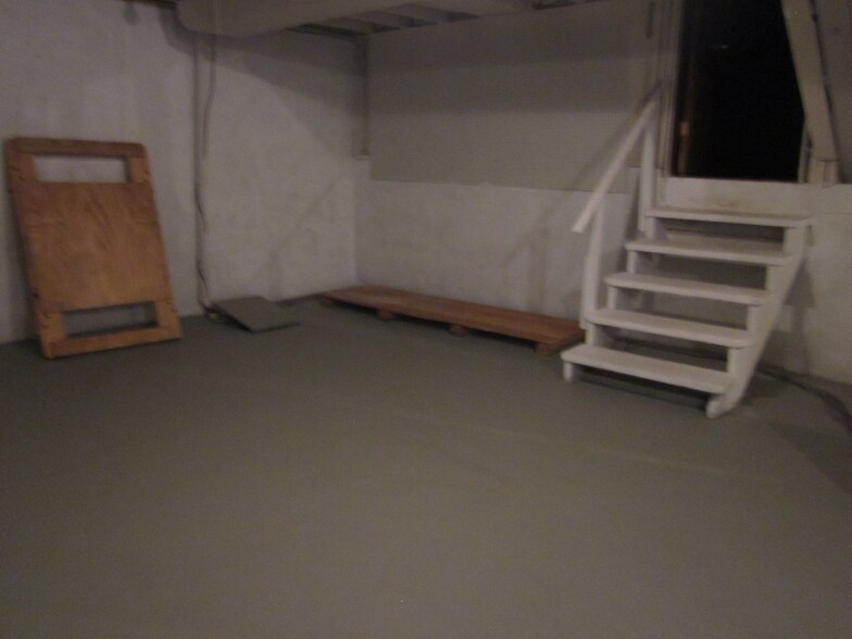 Building Photo - 427 S Cardinal Dr