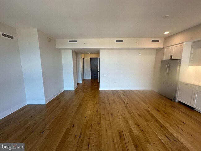 Building Photo - 1211 Van St SE