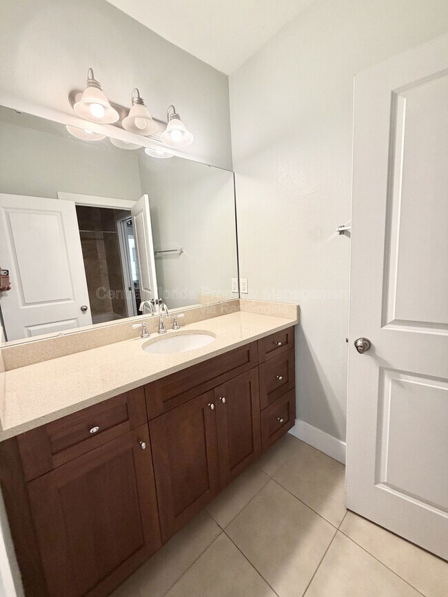 Building Photo - 2223 Amherst Ave