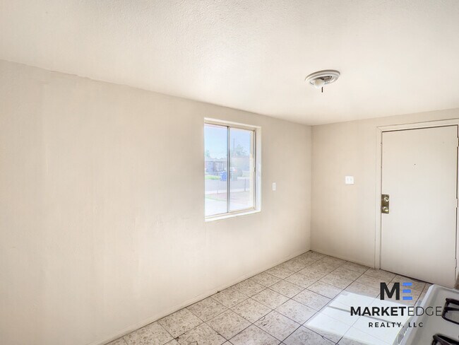 Building Photo - 3 Bed/ 1 Bath at 67th /Indian School! Appl...