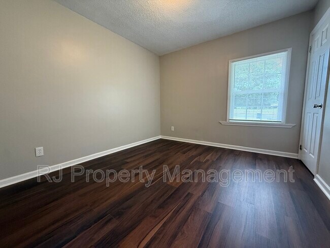 Building Photo - 3215 Barron Ave