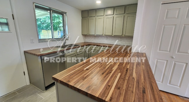 Building Photo - Newly Renovated Home in East Memphis