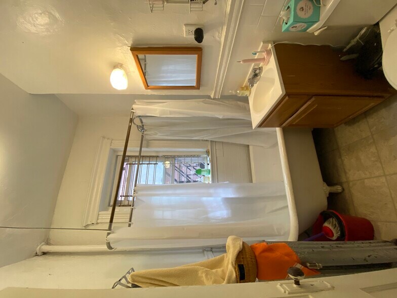 Building Photo - 33 Walbridge St
