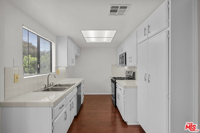 Building Photo - 417 N Alhambra Ave
