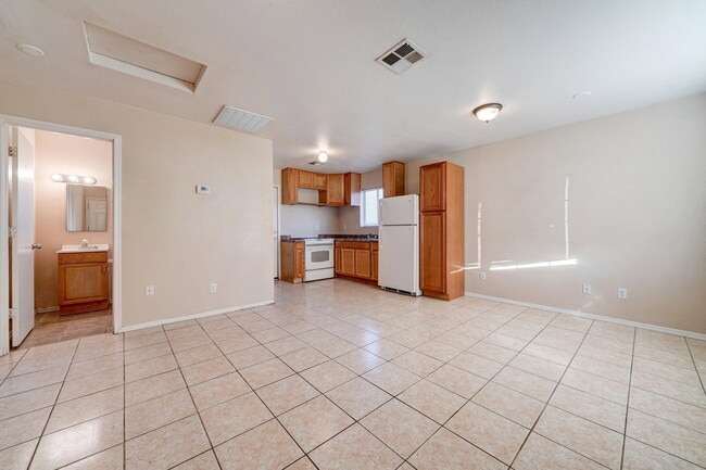 Building Photo - 108 Adams St