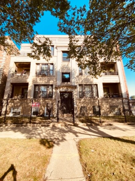 Primary Photo - 4147 S Prairie Ave