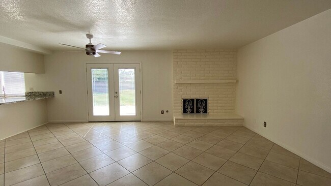Building Photo - Very Spacious West Lancaster Home