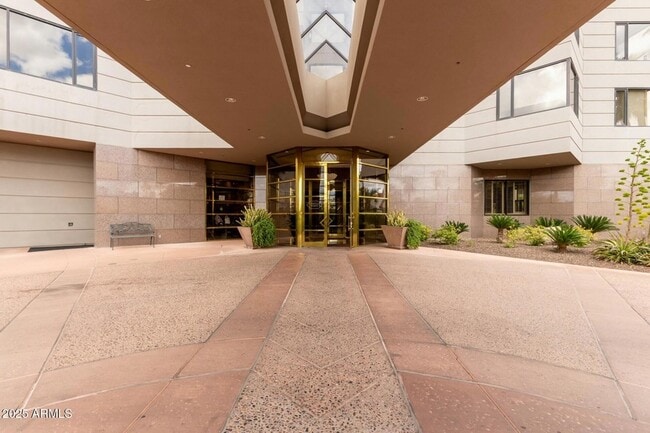 Building Photo - 1040 E Osborn Rd