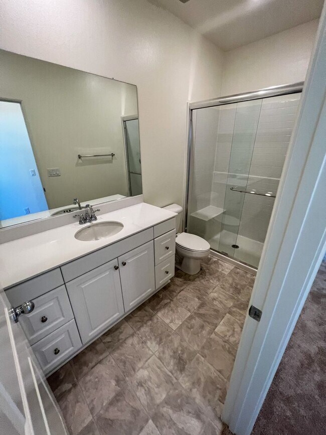 Building Photo - 5 Bedroom home with FULL MOTHER IN LAW SUI...