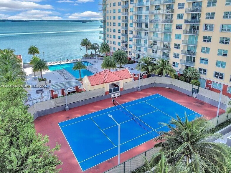 Building Photo - 1155 Brickell Bay Dr