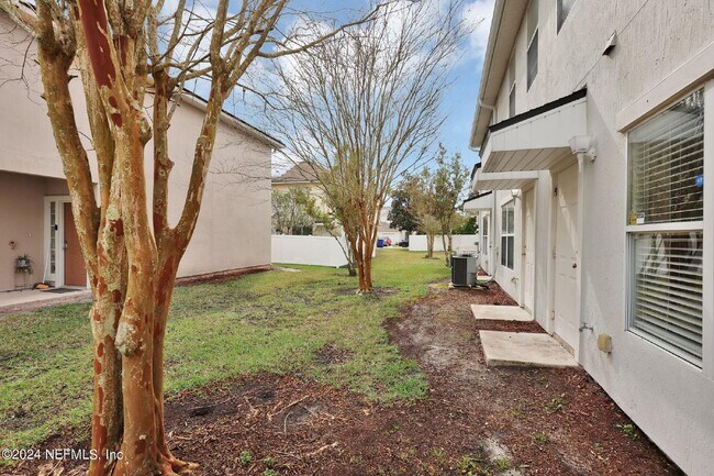 Building Photo - 2/2 St Johns living for Rent