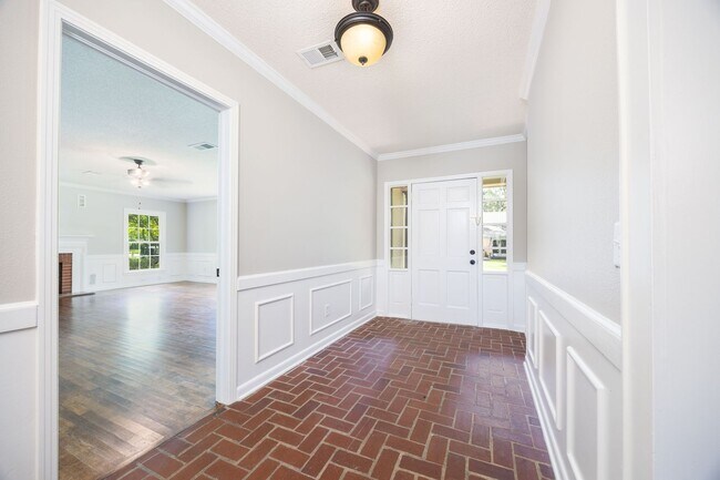 Building Photo - Renovated 4 Bedroom, 3 Bath home in Live Oak
