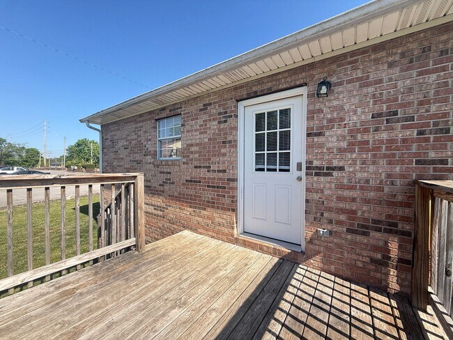 Building Photo - 480 W 4th St