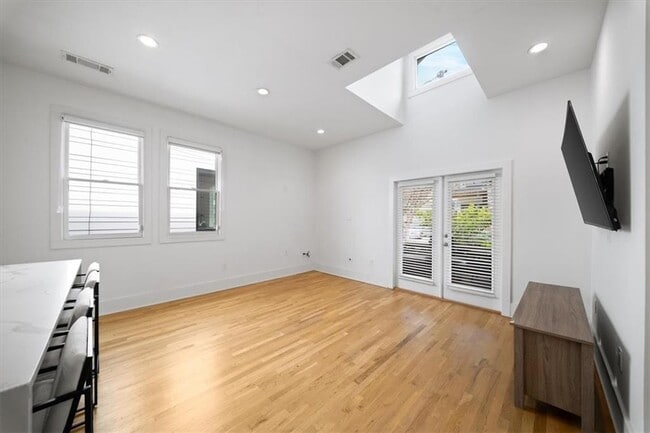 Building Photo - 655 McGruder St NE