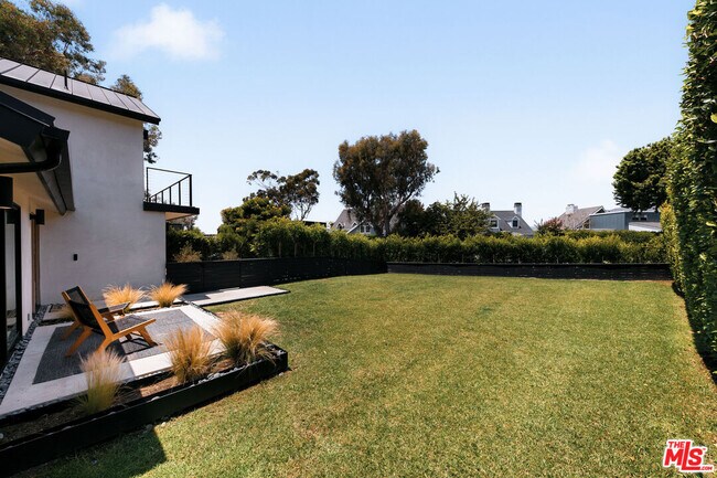Building Photo - 6450 Surfside Way