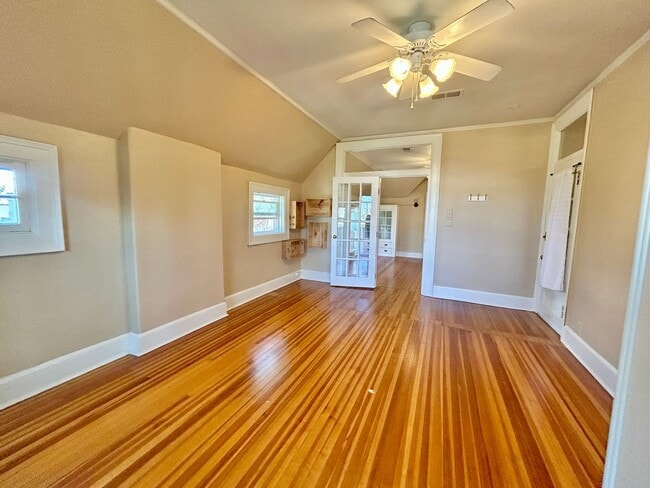 Building Photo - Charming Historic Condo in the Heart of Up...