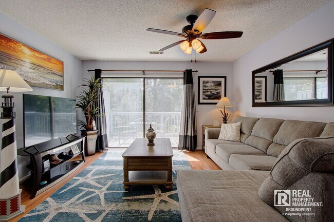 Building Photo - 8471 Yadkin Cir
