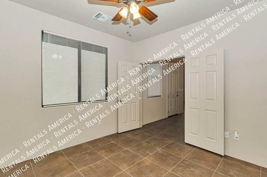 Building Photo - 402 E Croydon Park Rd