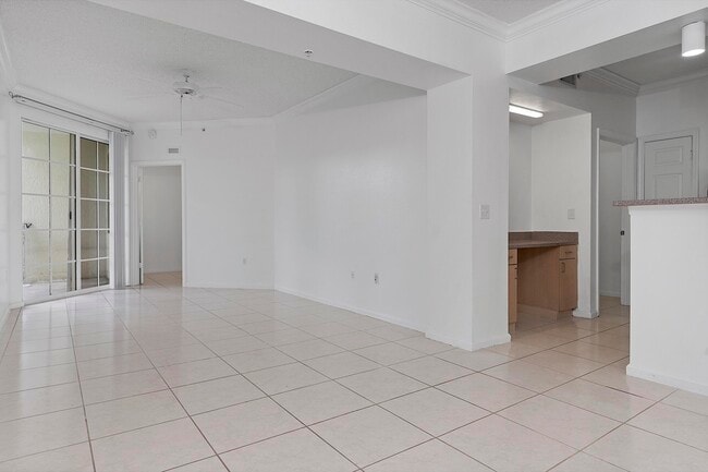 Building Photo - 533 NE 3rd Ave
