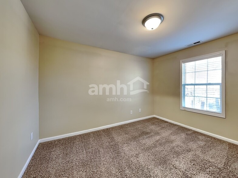 Building Photo - 218 Spinel Ln