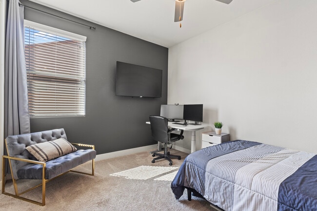 Building Photo - 18456 W Brookwood Dr