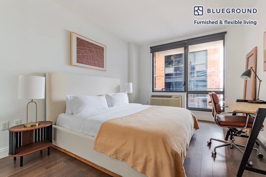 Building Photo - 148 1st St