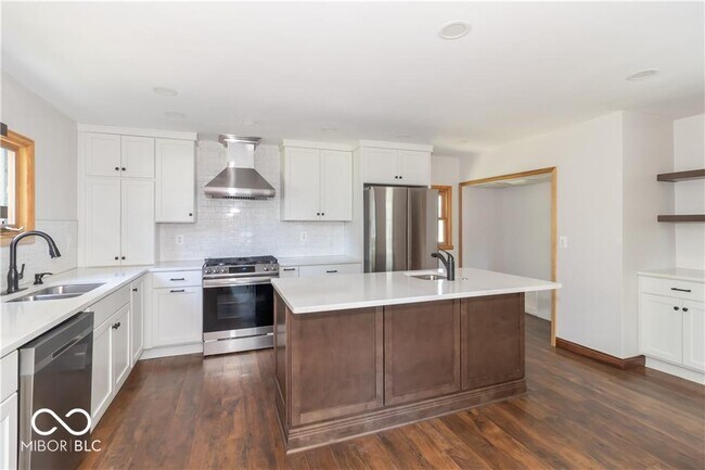 Building Photo - 404 N State St