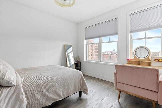 Building Photo - 70 S Bremen St