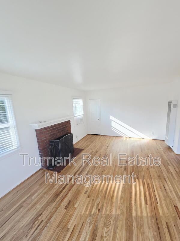 Building Photo - 649 W Glenoaks Blvd