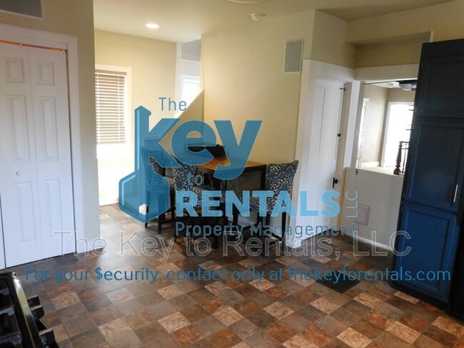 Building Photo - 321 N Main St