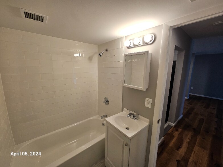 Building Photo - 522 Wilson Bridge Dr