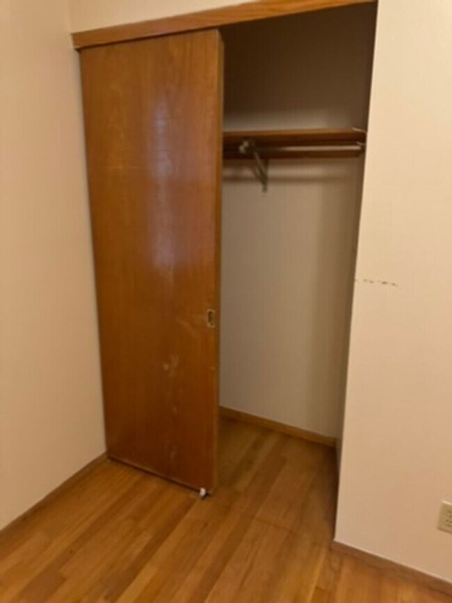 Building Photo - 3-Bedroom Single Family in a great neighborhood - Available October 15!