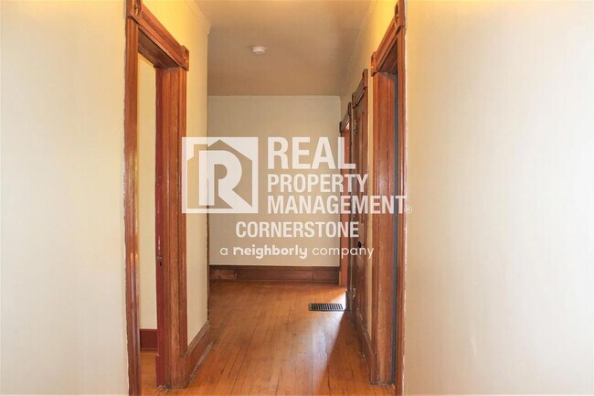 Building Photo - 808 W Kalamazoo Ave