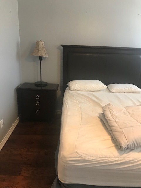 Guest Bedroom (Queen) - 326 W Concho Ave