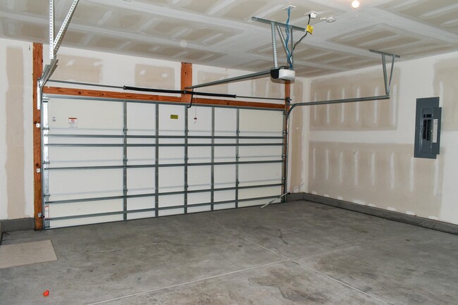 Building Photo - 1057 Saltgrass Way