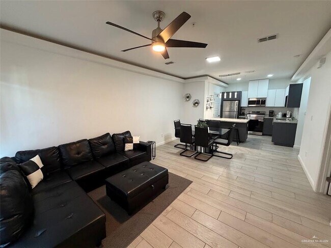 Building Photo - 7 Yuma Ave