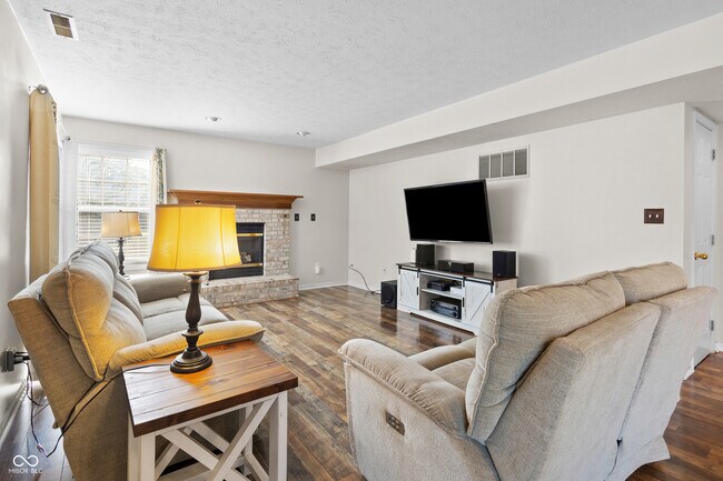 Building Photo - 7913 Meadow Bend Ln