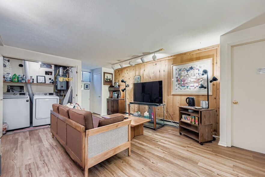 Building Photo - 2751 Glenwood Dr