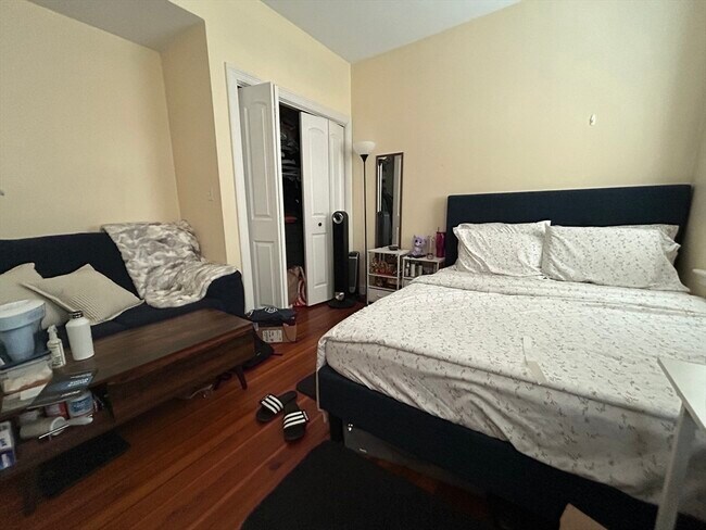 Building Photo - 191 Boylston St