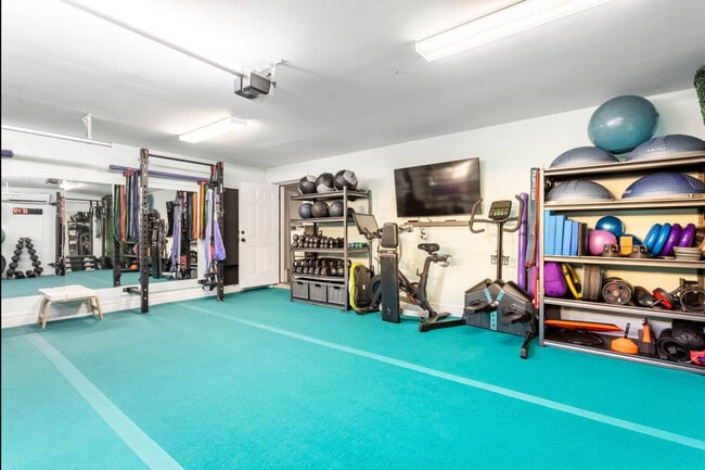 Building Photo - 607 S Orleans Ave