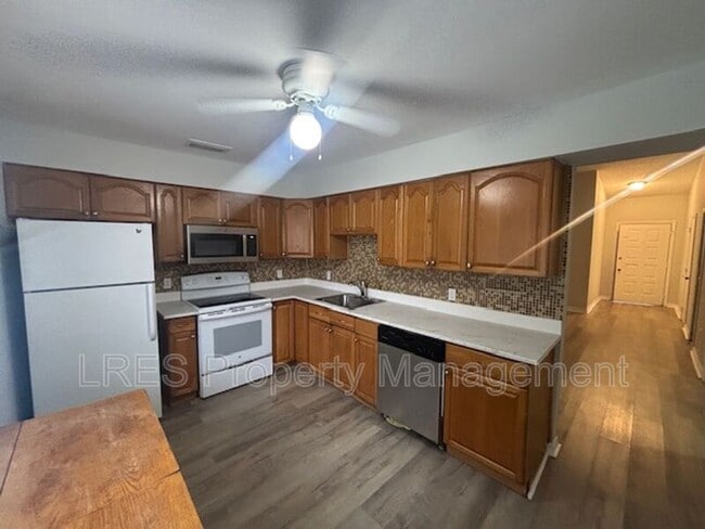 Building Photo - 163 Clear Lake Cir